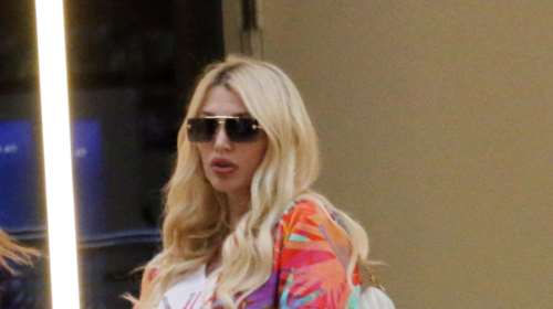 Κωνσταντίνα Σπυροπούλου: Για ψώνια με τσάντα Yves Saint Laurent και sneakers λίγο πριν γεννήσει [εικόνες]