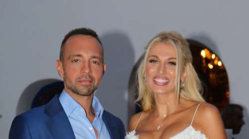 Κωνσταντίνα Σπυροπούλου: Κούκλα, σαν πριγκίπισσα στα λευκά στη βάφτιση του γιου της [εικόνες]