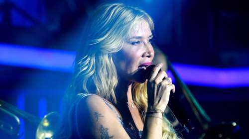 Η Πάολα έκανε επέμβαση στο πόδι και συνεχίζει τις εμφανίσεις: &quot;Μου έβαλαν βίδες, αλλά αγαπάω τη δουλειά μου&quot;