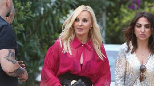 Πέγκυ Ζήνα: Η σφιχτή αγκαλιά με τη μητέρα της σε συναυλία της