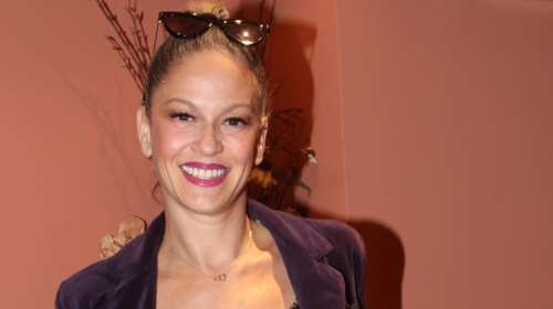 More Power To Her: Η Ρέα Τουτουνζή άφησε γκρίζα τα μαλλιά της και είναι πιο όμορφη από ποτέ