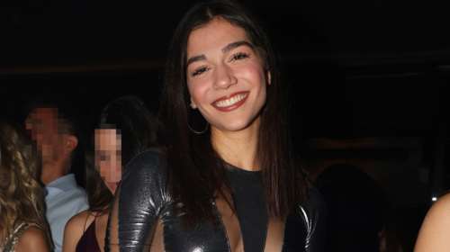 Μελίνα Νικολαΐδη: Στιλάτη στο Μιλάνο με στενό τζιν με σκισίματα, cowboy μπότες και μπλέιζερ μετά την εκκαθάριση στο instagram