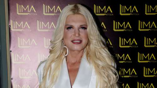 Μαρίνα Πατούλη: &quot;Είσαι παιδί μου πειρασμός&quot; - Ο ναζιάρικος χορός σε καραόκε βραδιά [Βίντεο]