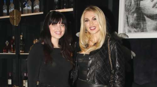 Βραδιά διασκέδασης για την Κωνσταντίνα Σπυροπούλου και την αδερφή της, Κατερίνα