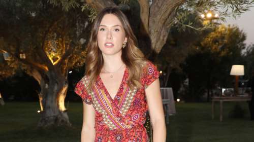 Η Αφροδίτη Λιάντου φόρεσε τα παπούτσια που ταιριάζουν τέλεια με τα φθινοπωρινά φορέματα