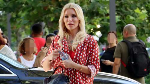 Η Κατερίνα Καινούργιου δημοσίευσε σπάνια φωτογραφία με τη μητέρα της από την παιδική ηλικία της