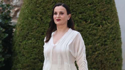 Η Καρυοφυλλιά Καραμπέτη καταγγέλλει τον ηλικιακό ρατσισμό: Βλέπουν τους μεγαλύτερους σε ηλικία ως βάρος