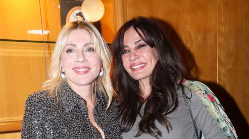 Σμαράγδα Καρύδη: Η επίσημη πρεμιέρα της παράστασης που σκηνοθετεί - Η ηχηρή απουσία του Θοδωρή Αθερίδη