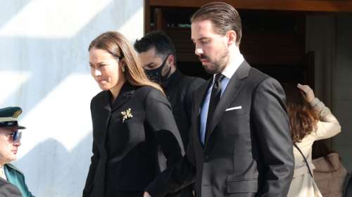 H καλοκαιρινή Νίνα Φλορ: Super chic στην αμμουδιά