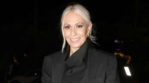 Μαρία Μπακοδήμου: Η σατέν φούστα &quot;δώρο&quot; από κατάστημα οικονομικής μόδας που έκανε γιορτινό το ντύσιμό της