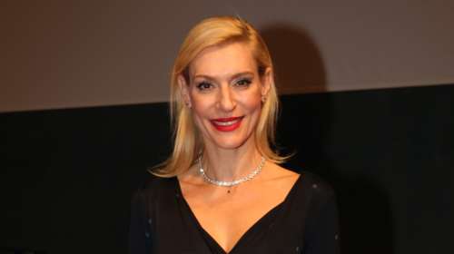 Ζέτα Δούκα: Η σπάνια δημόσια εμφάνιση με την κόρη της Θάλεια - Το κομψό κορίτσι με τις παγιέτες και την τιάρα στα μαλλιά