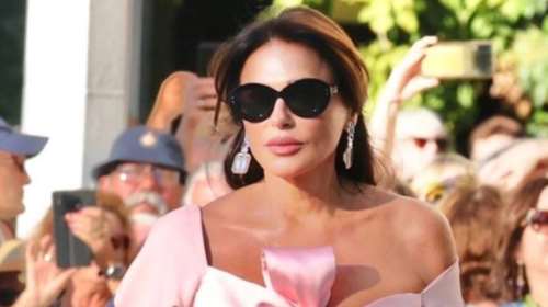 H Σήλια Κριθαριώτη με off shoulder δημιουργία στο πάρτι του Λέοντα Πατίτσα