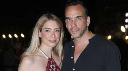 Μαριλού Κόζαρη: Κομψή με ιδιαίτερο φόρεμα με halter neck embellished top σε έξοδο με τον Πάνο Μουζουράκη