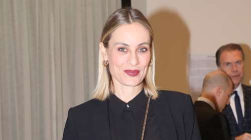 Ελεονώρα Μελέτη: Στιλάτη σε βραδινή έξοδο με chunky loafers Prada και Gucci mini bag