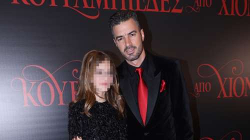 Εύα Τσιμιτσέλη: Μια κούκλα στο κόκκινο χαλί στην πρώτη δημόσια εμφάνισή της στην πρεμιέρα του πατέρα της