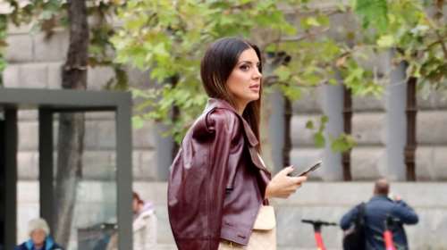 Σταματίνα Τσιμτσιλή: Με ανοιξιάτικο κοστούμι σε εκδήλωση στο Ίδρυμα Σταύρος Νιάρχος