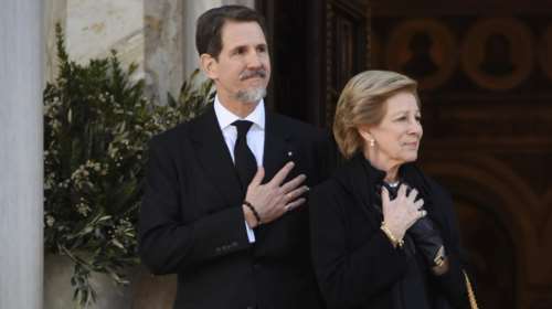 Τελέστηκε το μνημόσυνο του τέως βασιλιά Κωνσταντίνου στο Τατόι: Απούσα η οικογένειά του -Πού βρίσκονταν