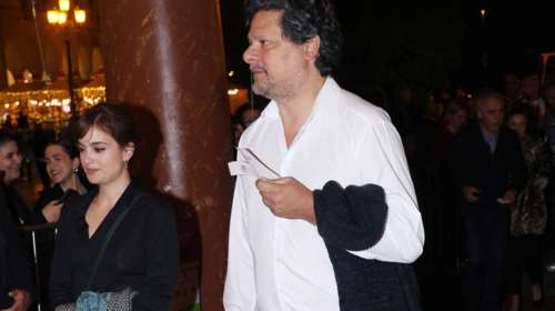 Λευτέρης Χαρίτος: Σπάνια δημόσια εμφάνιση με τη σύντροφό του, Σμαράγδα Αδαμοπούλου [εικόνα]