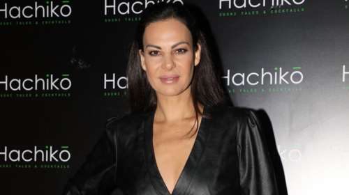 Εύη Βατίδου: Η εμφάνιση στη Γλυφάδα με ολόσωμο δερμάτινο σορτς και over the knee μπότες