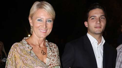 Νατάσα Παζαΐτη: Κομψή με φθινοπωρινό look στο Ηρώδειο συνοδευόμενη από τον γοητευτικό γιο της Αλέξανδρο Καραμανλή