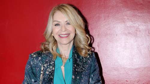 Ανεβαίνει στο σανίδι η Έλλη Στάη: Ο ρόλος της σε παράσταση και η κομψή εμφάνιση με κοστούμι Zadig&amp;Voltaire από γαλλικό ζακάρ