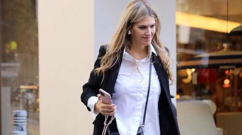 Εύα Καϊλή: Το απόλυτο office look που επέλεξε για βόλτα στο Κολωνάκι [Εικόνες]