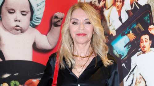 Έλλη Στάη: Με άψογο φθινοπωρινό look στο θέατρο - Στην πρεμιέρα της παράστασης που συμμετέχει με τον Παύλο Τσίμα