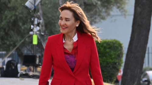 Μάρα Ζαχαρέα: Για shopping με τις φίλες της - Η chic εμφάνιση με χρυσές γόβες