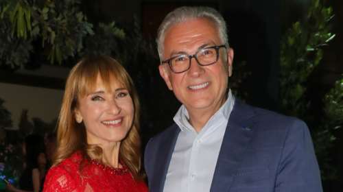 Μάρα Ζαχαρέα - Θοδωρής Ρουσόπουλος: Το εντυπωσιακό χριστουγεννιάτικο δέντρο που κοσμεί το σαλόνι του σπιτιού τους