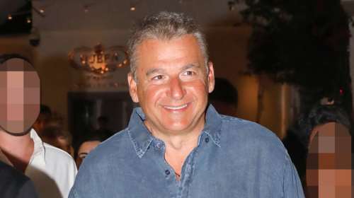 Ο Γιώργος Λιάγκας σε ορεινό χωριό της Τήνου - Σε χαλαρή διάθεση