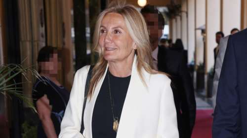 Η Μαρέβα Μητσοτάκη σε ένα σπάνιο οικογενειακό κλικ με τα τρία παιδιά της