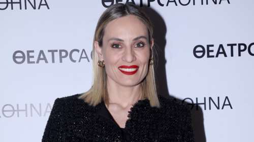 Αλλαγή look για την Ελεονώρα Μελέτη: Ποζάρει με office outfit στο γραφείο της στις Βρυξέλλες με τη βροχερή θέα