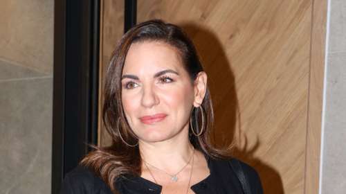 Ολγα Κεφαλογιάννη: Κομψή με total black, στην πρεμιέρα της παράστασης που σκηνοθετεί ο Μαρκουλάκης