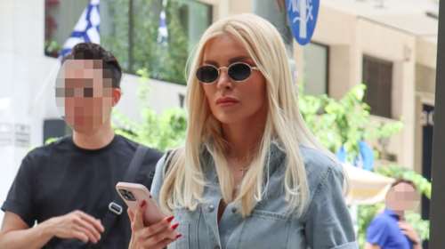 Κατερίνα Καινούργιου: Βόλτα στο κέντρο της Αθήνας με denim jumpsuit αξίας 305 ευρώ - Η casual chic εμφάνιση