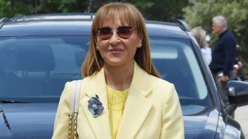 Μάρα Ζαχαρέα: Στιλάτη στην Κηφισιά με μονόχρωμο look - Tα loafers που αναβάθμισαν την εμφάνισή της