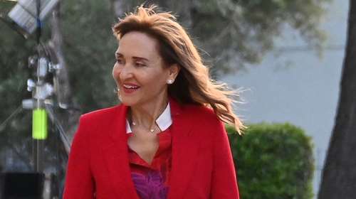 Μάρα Ζαχαρέα: Ποζάρει με γαλάζιο μπικίνι και εντυπωσιάζει με τις άψογες αναλογίες της