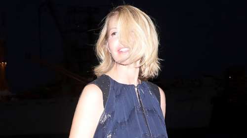 Τζένη Μπαλατσινού: Τα λευκά αέρινα φορέματα που φόρεσε στην Κάρπαθο - Τριήμερο με τον γιο τους