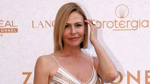 Αψεγάδιαστη με στράπλες μπικίνι η Τζένη Μπαλατσινού: Οι φωτογραφίες στην πανέμορφη Κίμωλο