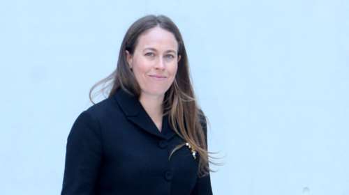 Νίνα Φλορ: Ξετρελαμένη με τη Μήλο - Οι φωτογραφίες με το κοπάδι με τα πρόβατα και η σέλφι με τον καλύτερο φίλο της