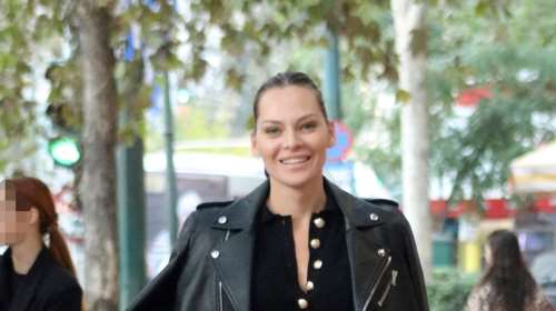 Υβόννη Μπόσνιακ: Με κολάν και leather jacket - Σούπερ στιλάτη εμφάνιση στο κέντρο της Αθήνας [εικόνες]