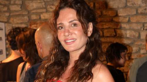 Δήμητρα Ματσούκα: Με καλοκαιρινό look στο Σύνταγμα