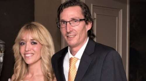 Συντετριμμένη η Νάντια Χαλαμανδάρη στην κηδεία του συζύγου της: Ο 8χρονος γιος της Νικόλας αποχαιρέτησε τον πατέρα του