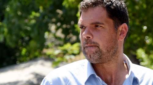 Ο Δημήτρης Παπανικολάου σε μία σπάνια δημόσια εμφάνιση με τη γλυκύτατη κόρη του, Άρια, και τη σύζυγό του, Έλια Παπαηλίου