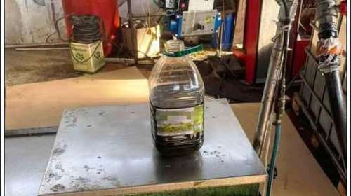 Θεσσαλονίκη: Χρυσές δουλειές έκαναν πατέρας και γιος - Εβαζαν χρώμα σε ηλιέλαιο και το πουλούσαν ως παρθένο ελαιόλαδο