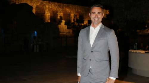 Γιώργος Καπουτζίδης: Σπάνια εμφάνιση με την αδελφή του - Χαμογελαστοί σε συναυλία στο Ηρώδειο [εικόνα]