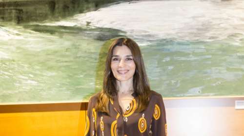 Μαρία Ναυπλιώτου: Η σούπερ σικ εμφάνιση σε γάμο - Με λευκό κοστούμι και halter neck μπλούζα [εικόνες]