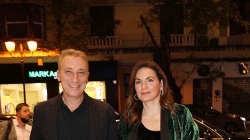 Η sparkling εμφάνιση της Ολγας Κεφαλογιάννη: Με μαύρο βελούδινο τοπ και εντυπωσιακό πράσινο πανωφόρι