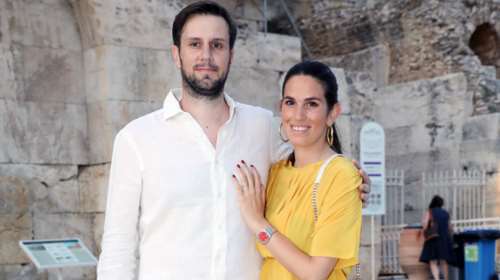 Αναστασία Καίσαρη: Η σπάνια εμφάνιση με τον σύζυγό της Thomas Persy - Το total yellow σύνολο