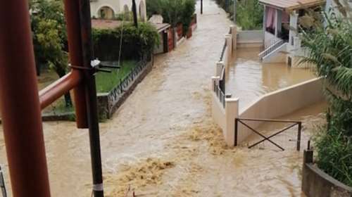 Κακοκαιρία &quot;Μπάλλος&quot;: Σε κατάσταση έκτακτης ανάγκης η Κέρκυρα - Σαρωτικές πλημμύρες στο νησί [Εικόνες - Βίντεο]