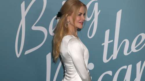 Νικόλ Κίντμαν: Οπτασία στα λευκά με θεϊκό σατέν φόρεμα Chanel - Οι λεπτομέρειες με τους μαύρους φιόγκους